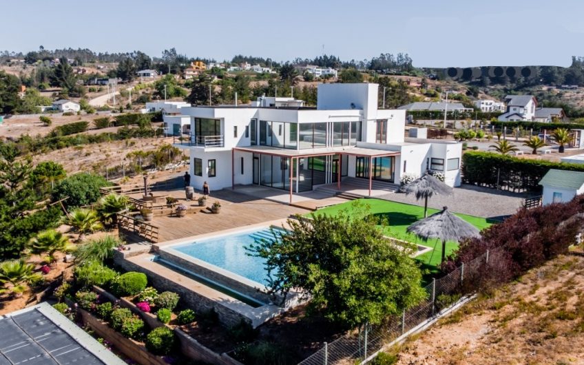 Gran Casa Condominio Santa María de Algarrobo