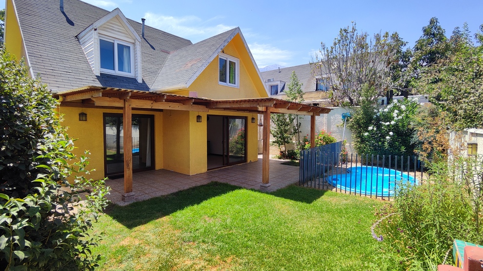 Linda Casa en Peñalolén Consistorial