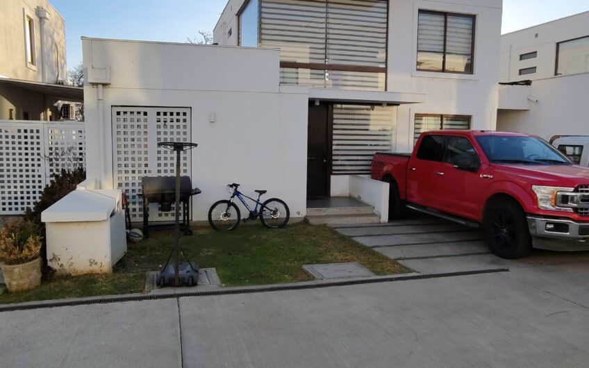 Espectacular Casa de 5 Dormitorios en Condominio Cerrado