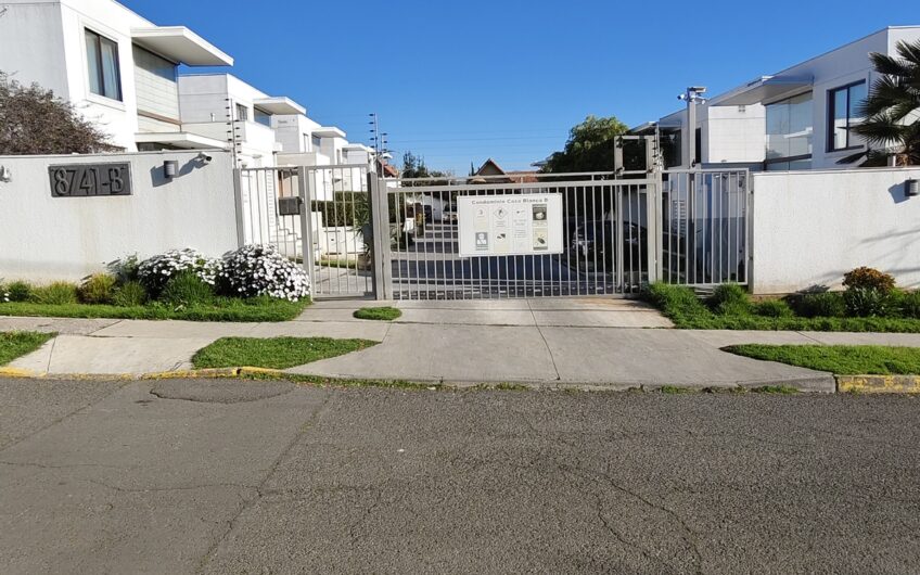 Casa de 4 Dormitorios en Condominio Cerrado