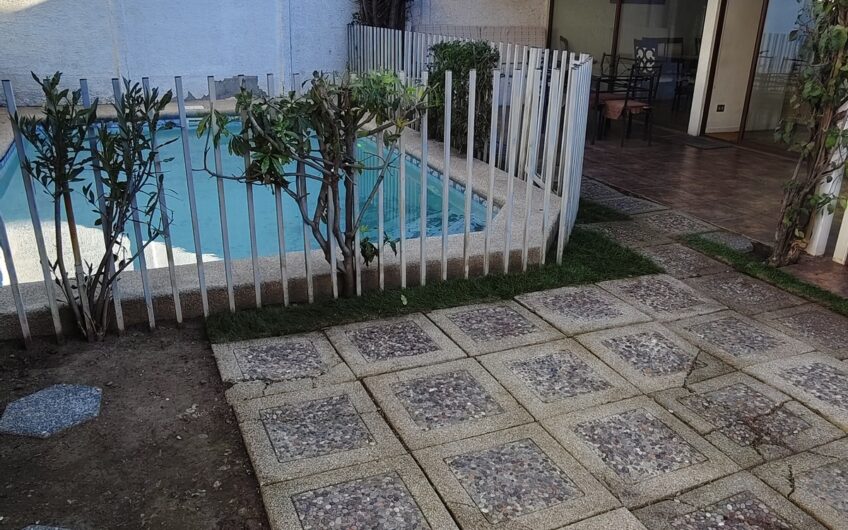 Casa de 4 Dormitorios en Condominio Cerrado